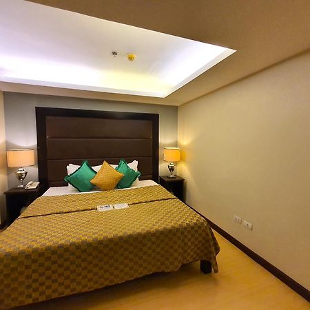 Festive Hotel Makati Paco Extérieur photo