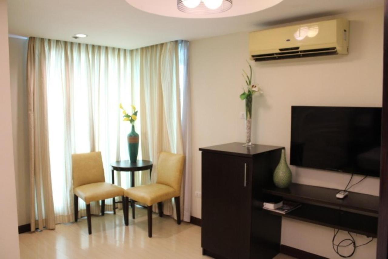 Festive Hotel Makati Paco Extérieur photo
