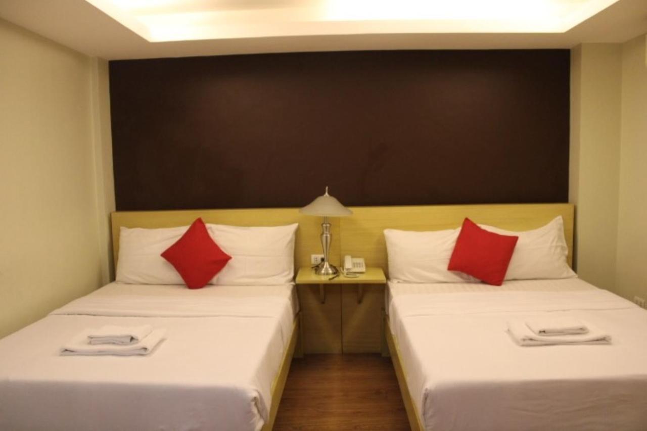 Festive Hotel Makati Paco Extérieur photo