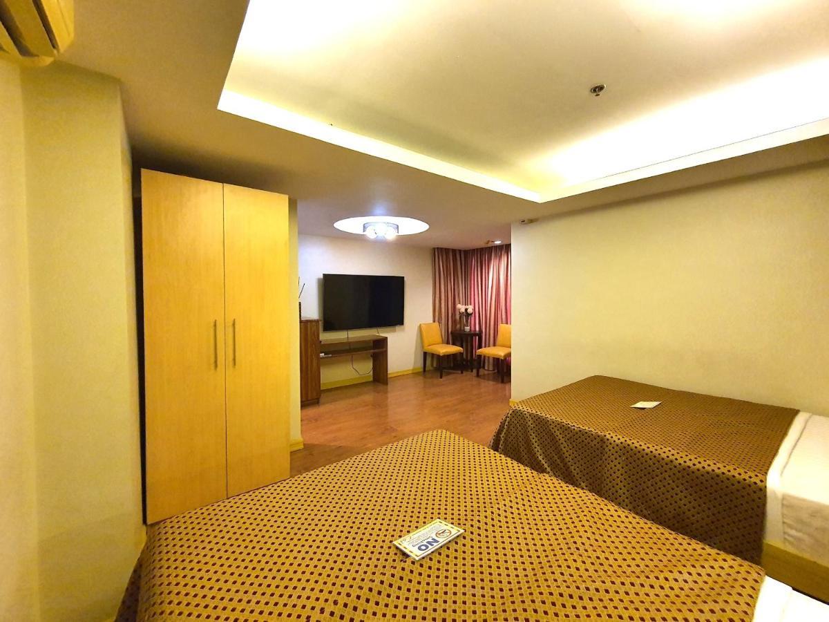Festive Hotel Makati Paco Extérieur photo