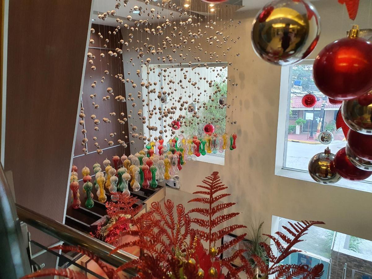 Festive Hotel Makati Paco Extérieur photo