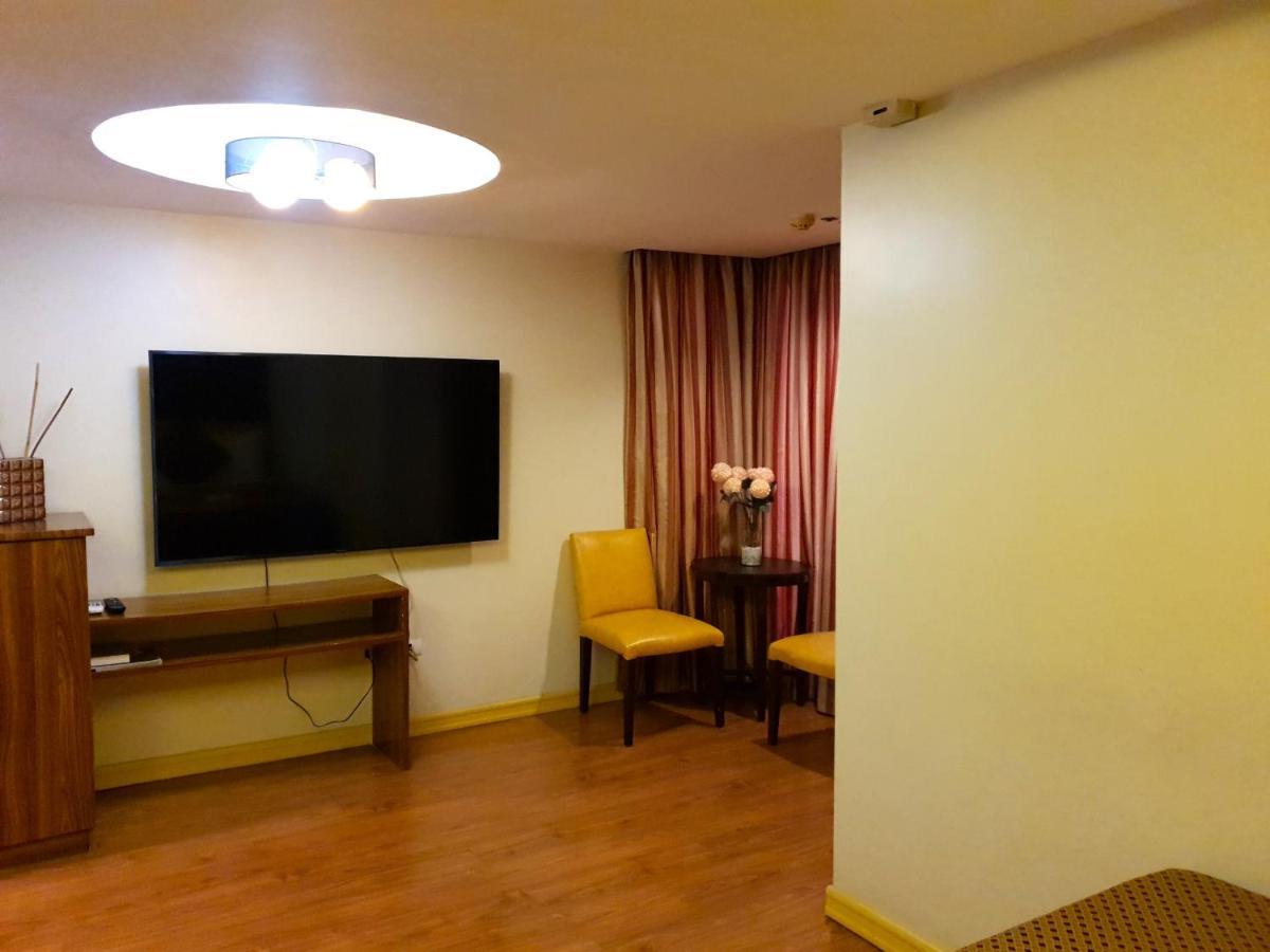 Festive Hotel Makati Paco Extérieur photo