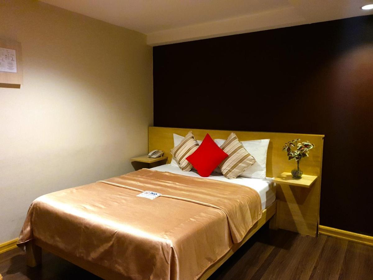 Festive Hotel Makati Paco Extérieur photo