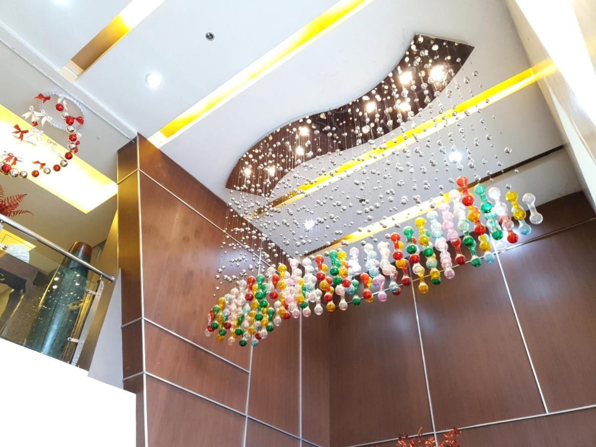 Festive Hotel Makati Paco Extérieur photo