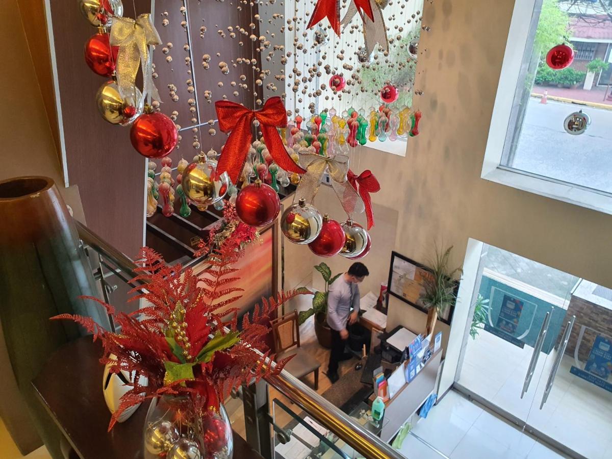 Festive Hotel Makati Paco Extérieur photo