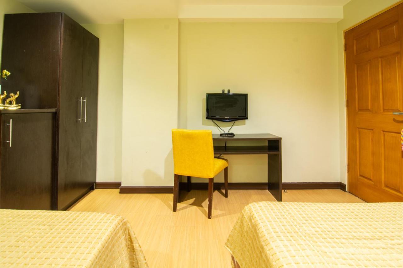 Festive Hotel Makati Paco Extérieur photo