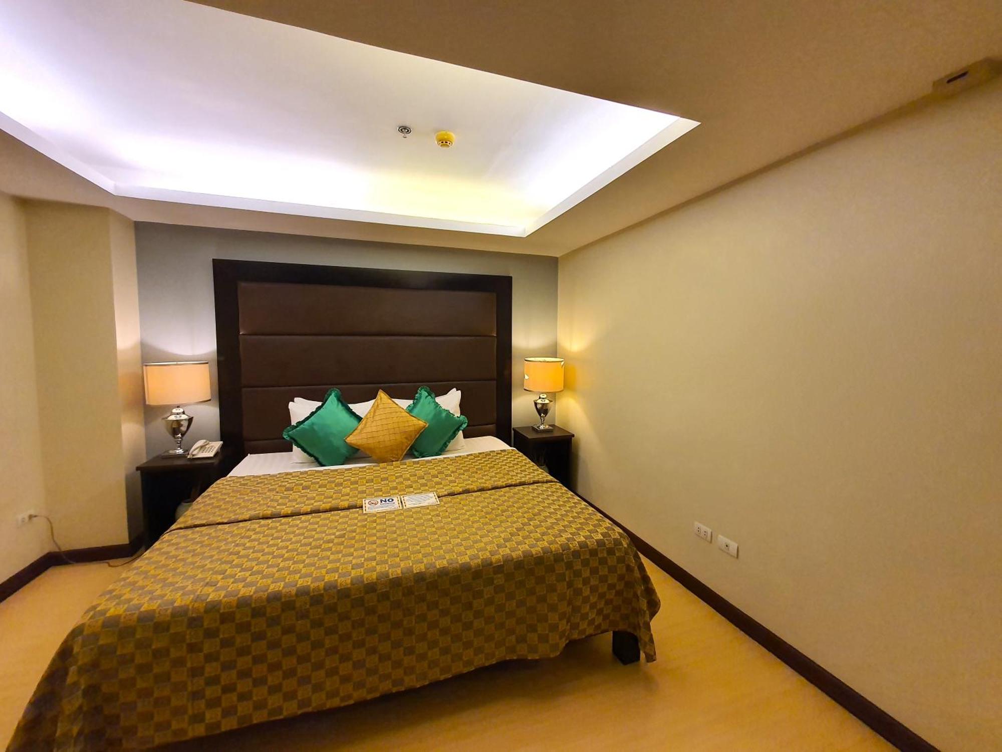 Festive Hotel Makati Paco Extérieur photo